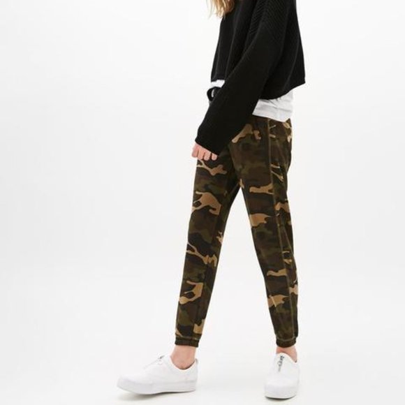 Bershka Camo Camouflage Print Sweatpant Joggers - Picture 1 of 3